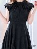 ブラック モデル：真優川咲　身長：158cm　着用サイズ：8号(Sサイズ)