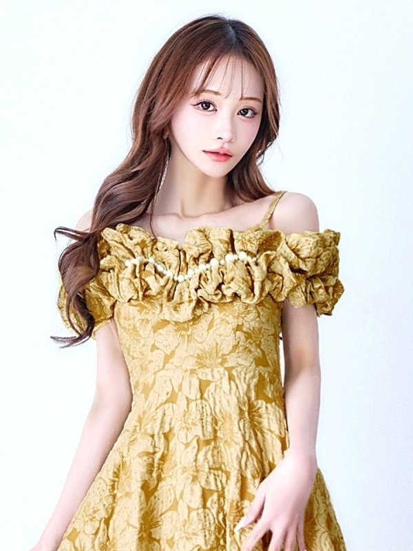 セイロンイエロー モデル：真優川咲　身長：158cm　着用サイズ：8号(Sサイズ)