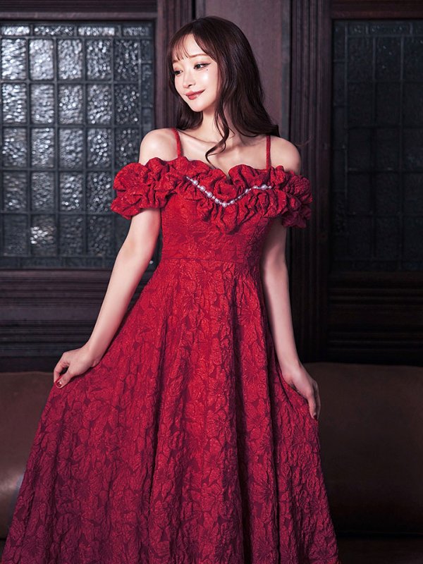 ダークレッド モデル：真優川咲　身長：158cm　着用サイズ：8号(Sサイズ)