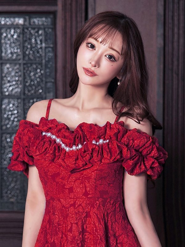 ダークレッド モデル：真優川咲　身長：158cm　着用サイズ：8号(Sサイズ)