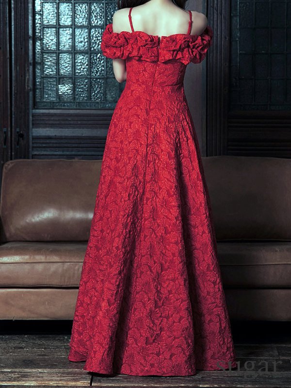 ダークレッド モデル：真優川咲　身長：158cm　着用サイズ：8号(Sサイズ)