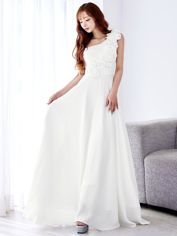 アイボリー モデル：真優川咲　身長：158cm　着用サイズ：8号(Sサイズ)