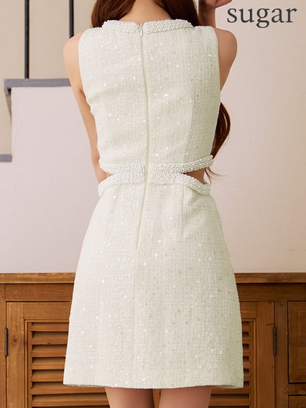 アイボリー モデル：真優川咲　身長：158cm　着用サイズ：7号(Sサイズ)着用