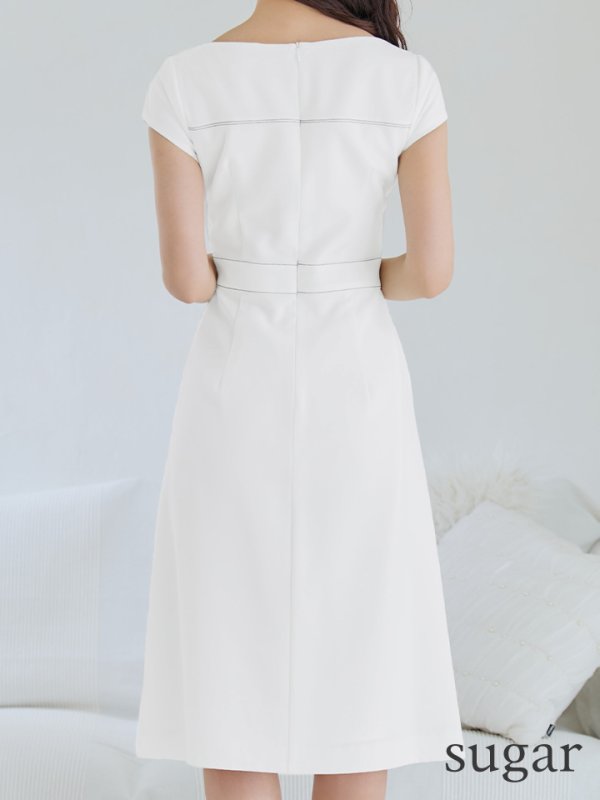 ホワイト　モデル：阿部なつき　身長160cm　着用サイズ：Sサイズ