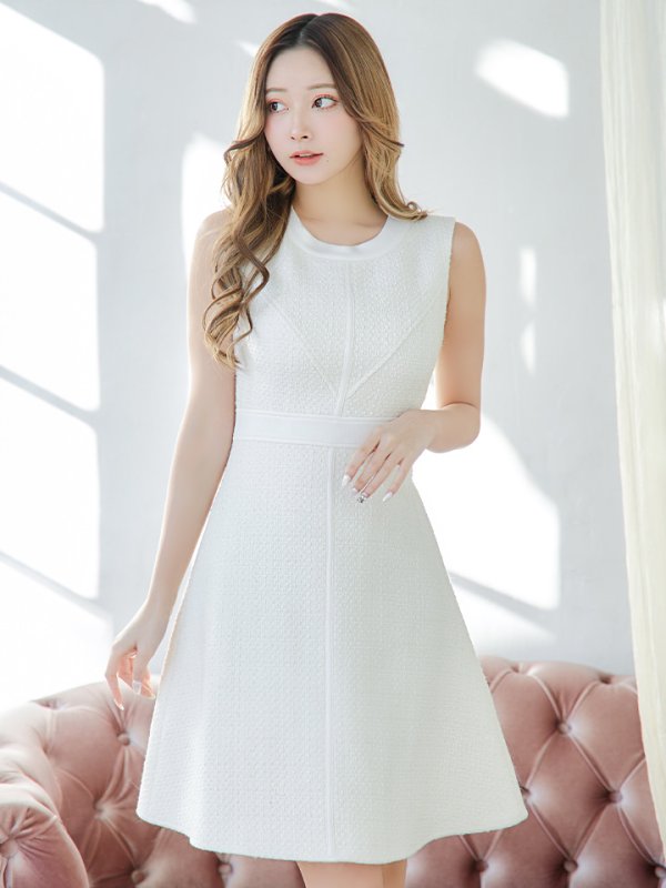 ホワイト モデル:ぴょな 身長:160cm 着用サイズ:Sサイズ