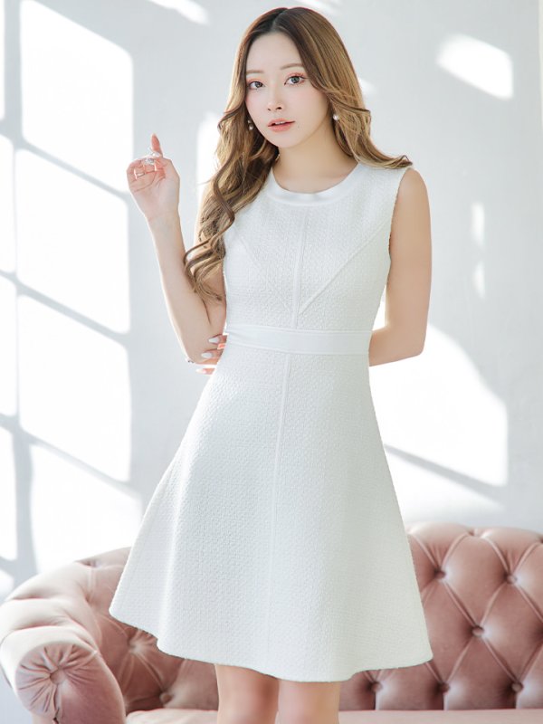 ホワイト モデル:ぴょな 身長:160cm 着用サイズ:Sサイズ