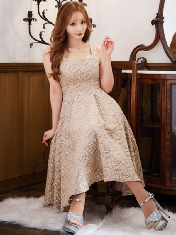 ベージュ  モデル：真優川咲　身長：158cm　着用サイズ：Sサイズ