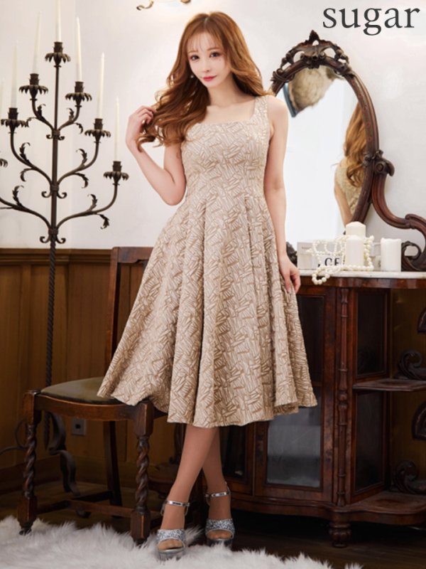 ベージュ  モデル：真優川咲　身長：158cm　着用サイズ：Sサイズ