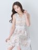ホワイト　モデル：真優川咲　身長：158cm 着用サイズ：7号(Sサイズ)