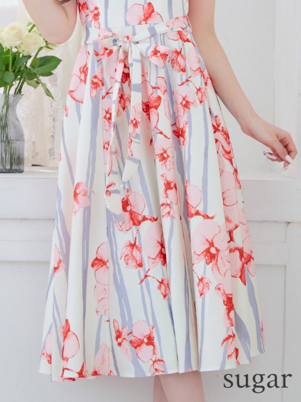 ピンク モデル:カルア 身長:156cm 着用サイズ:7号(Sサイズ)