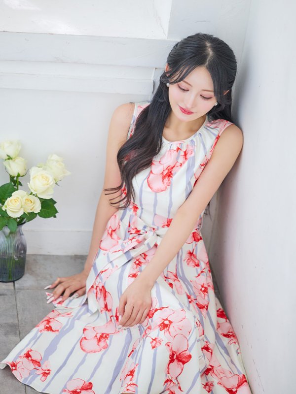 ピンク モデル:カルア 身長:156cm 着用サイズ:7号(Sサイズ)