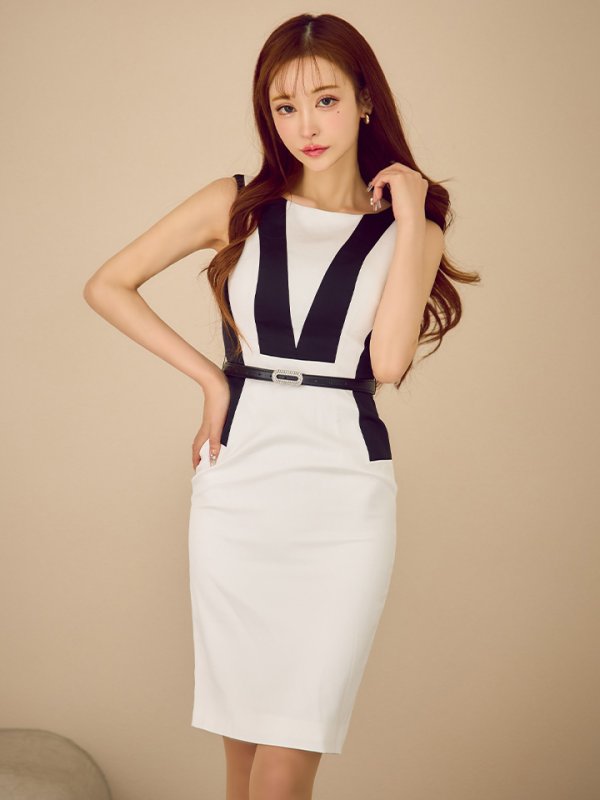 ホワイトxブラック  モデル：真優川咲　身長：158cm　着用サイズ：7号(Sサイズ)