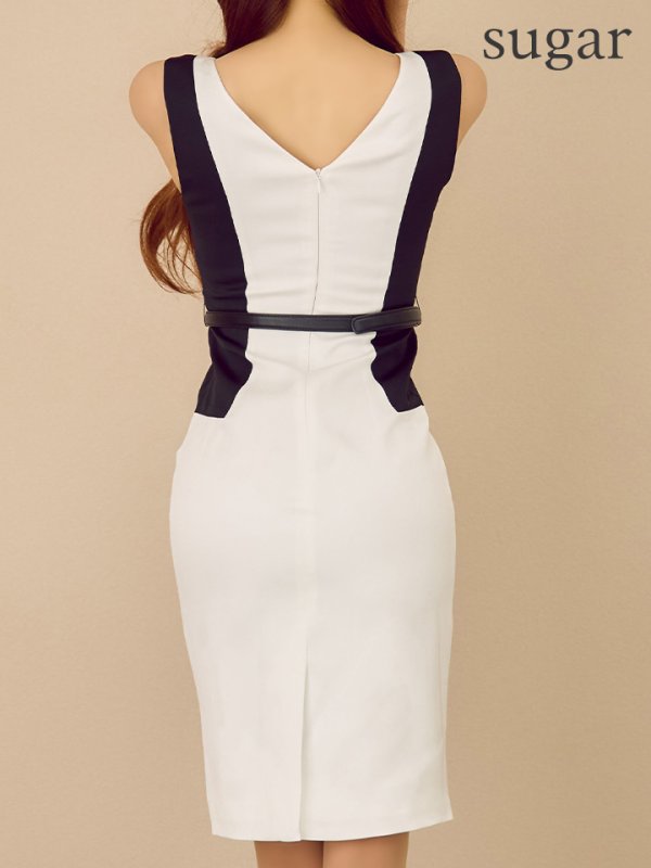 ホワイトxブラック  モデル：真優川咲　身長：158cm　着用サイズ：7号(Sサイズ)