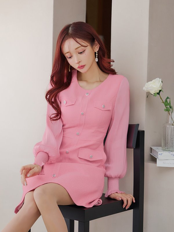 ピンク モデル:真優川咲 身長:158cm 着用サイズ:7号(Sサイズ)