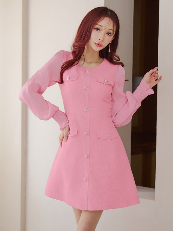 ピンク モデル:真優川咲 身長:158cm 着用サイズ:7号(Sサイズ)