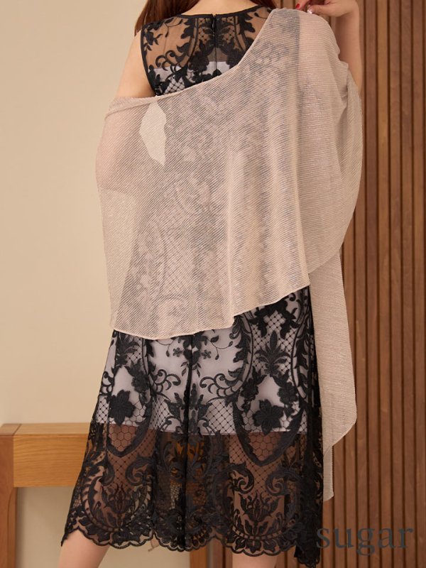 ベージュ　モデル：真優川咲　身長：158cm　着用サイズ：Fサイズ