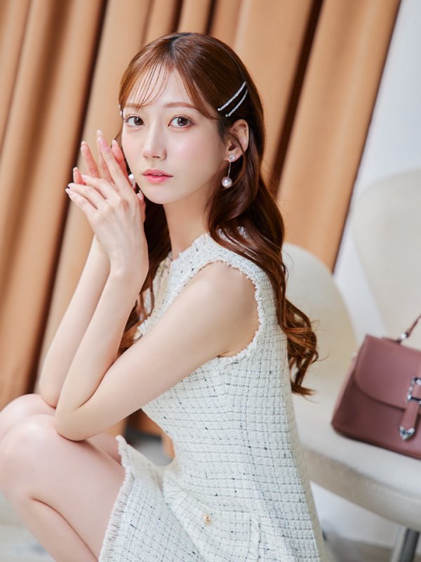 ホワイト　モデル：あすか　身長：170cm　着用サイズ：Sサイズ