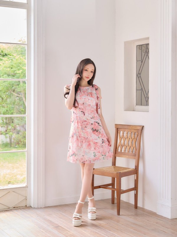 ピンク　モデル：真優川咲　身長：158cm 着用サイズ：7号(Sサイズ)