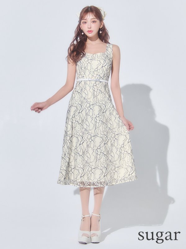 ホワイト×ブラック　モデル：明日花キララ　身長：162cm　着用サイズ：7号(Sサイズ)着用