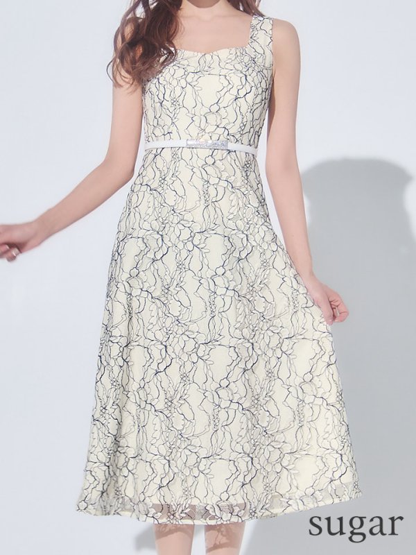 ホワイト×ブラック　モデル：明日花キララ　身長：162cm　着用サイズ：7号(Sサイズ)着用ホワイト×ブラック　モデル：明日花キララ　身長：162cm　着用サイズ：7号(Sサイズ)着用