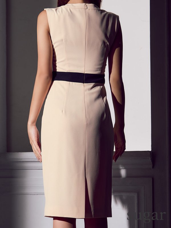 ベージュ モデル：カレン　身長：153cm 着用サイズ：7号(Sサイズ)