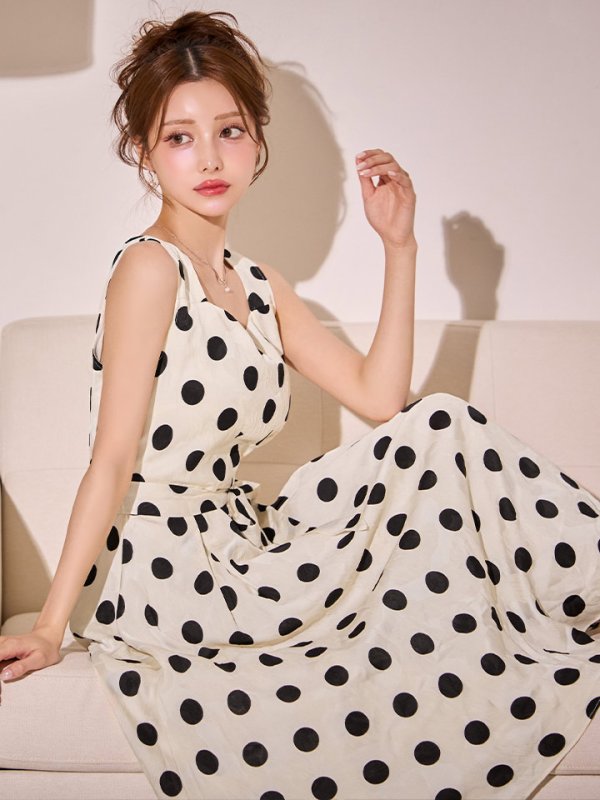 ベージュ　モデル：ももか　身長：156cm　着用サイズ：7号(Sサイズ)