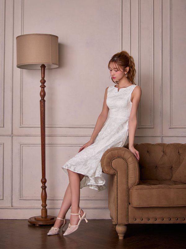 ホワイト　モデル：るりぴ　身長：165cm　着用サイズ：Sサイズ