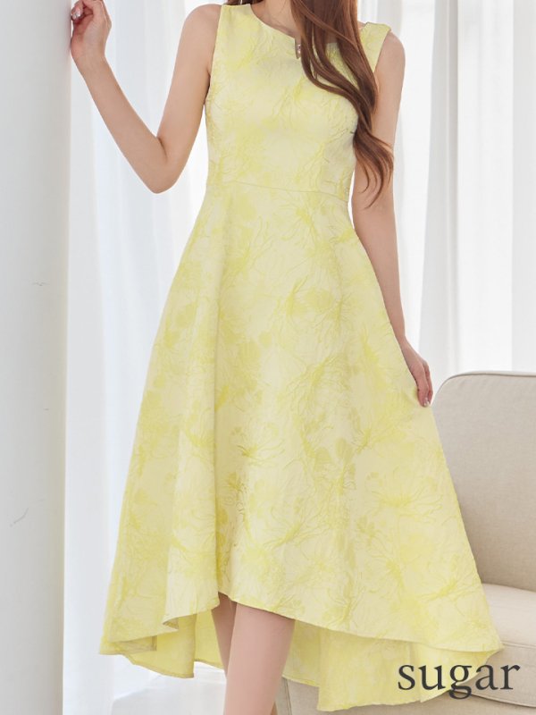 イエロー　モデル：真優川咲　身長：166cm　着用サイズ：7号(Sサイズ)着用