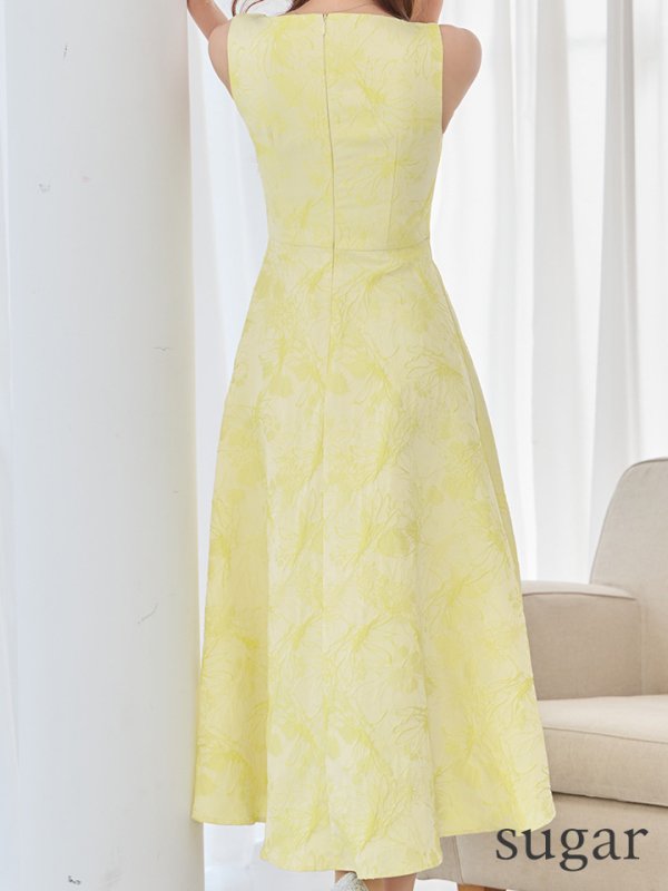 イエロー　モデル：真優川咲　身長：166cm　着用サイズ：7号(Sサイズ)着用