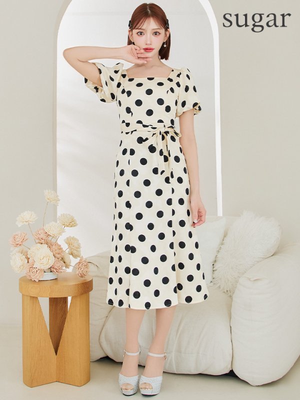 アイボリーxブラック モデル:明日花キララ 身長:162cm 着用サイズ:7号(Sサイズ)