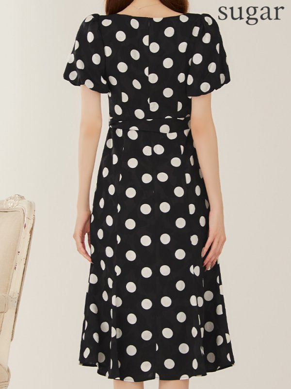 ブラックxアイボリー モデル:あすか 身長:170cm 着用サイズ:7号(Sサイズ)