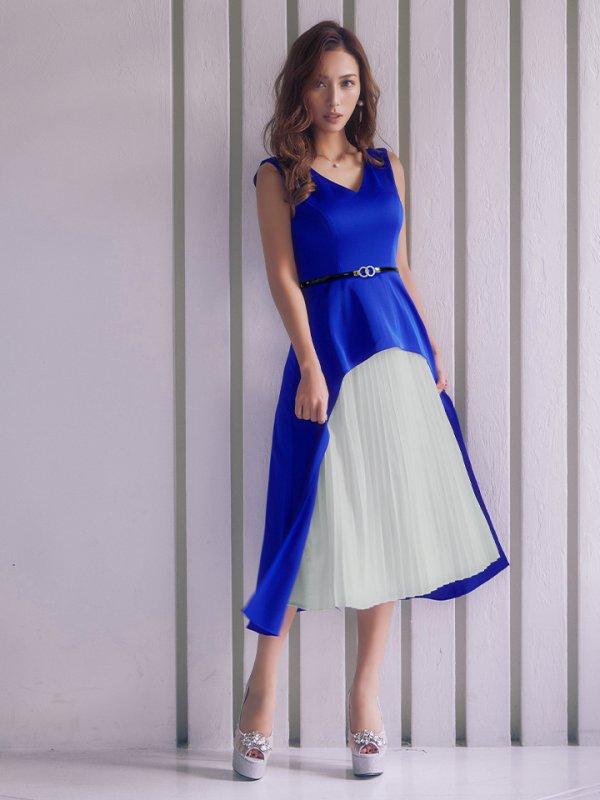 ロイヤルブルーxホワイト　モデル：カレン　身長：165cm　着用サイズ：7号(Sサイズ)