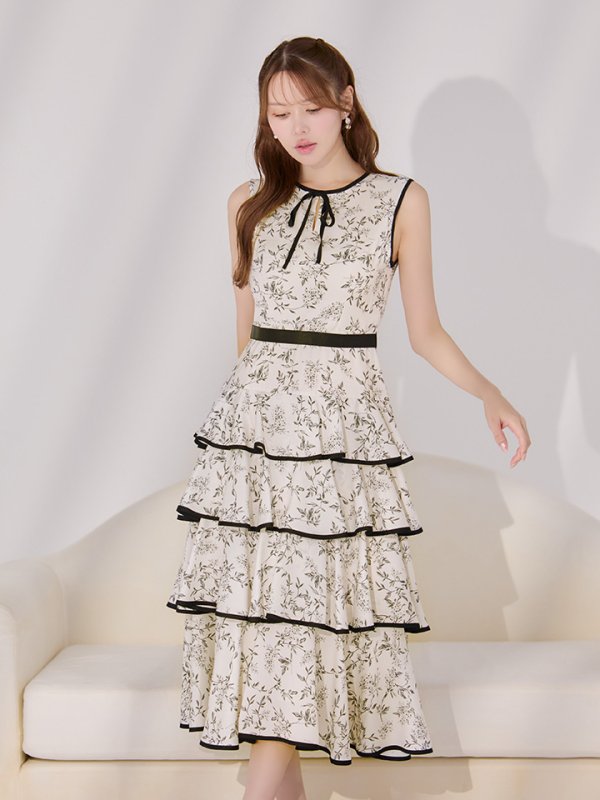 ブラックホワイト　モデル：ゆめ　身長：160cm　着用サイズ：7号(Sサイズ)