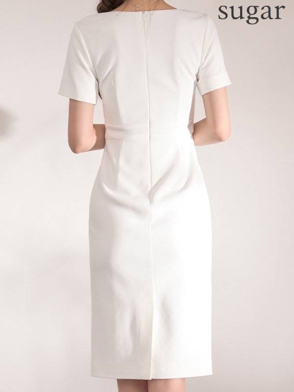 ホワイト　モデル：るりぴ　身長：165cm　着用サイズ：7号(Sサイズ)