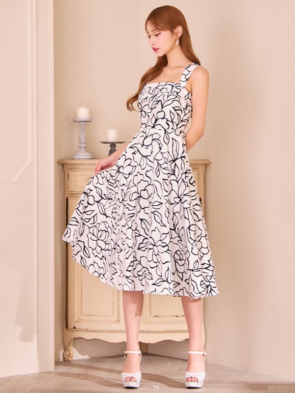 ホワイトxブラック　モデル：るりぴ　身長：165cm　着用サイズ：7号(Sサイズ)