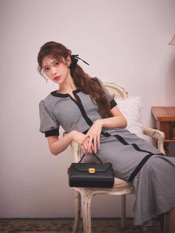 ブラックxホワイト　モデル：るりぴ　身長：165cm　着用サイズ：7号(Sサイズ)