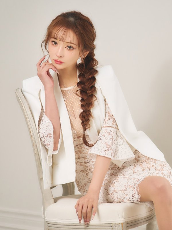 ホワイト　モデル：真優川咲　身長：158cm　着用サイズ：Sサイズ