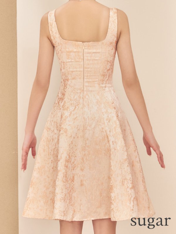 ベージュ×ゴールド　モデル：ふぶき　身長：161cm　着用サイズ：7号(Sサイズ)