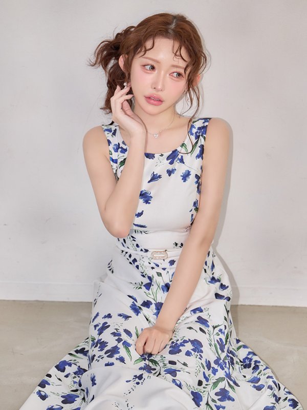 ホワイトxブルー モデル：りな　身長：160cm　着用サイズ：Sサイズ