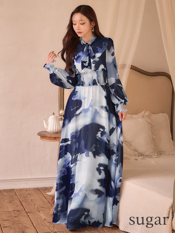 ホワイトxネイビー　モデル：真優川咲　身長：158cm　着用サイズ：8号(Sサイズ)