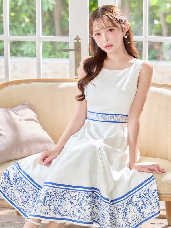 ホワイトブルー　モデル：りな　身長：160cm　着用サイズ：7号(Sサイズ)着用