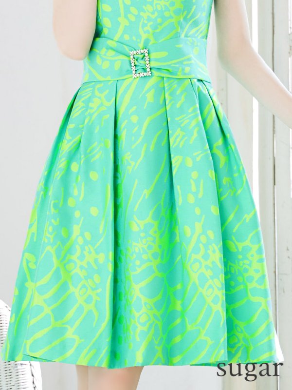 グリーン モデル:ゆめ 身長:160cm 着用サイズ:7号(Sサイズ)