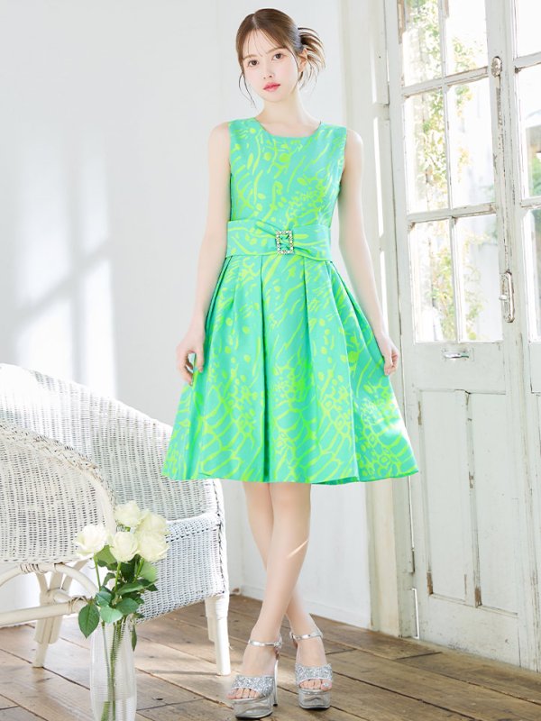 グリーン モデル:ゆめ 身長:160cm 着用サイズ:7号(Sサイズ)