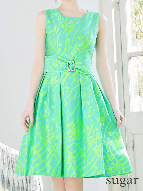 グリーン モデル:ゆめ 身長:160cm 着用サイズ:7号(Sサイズ)