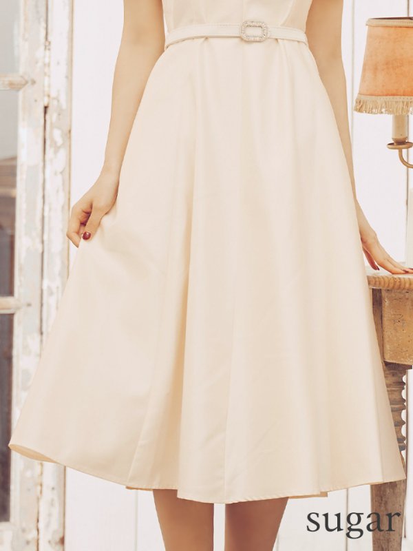 ホワイト モデル:阿部なつき 身長:160cm:7号(Sサイズ)サイズ