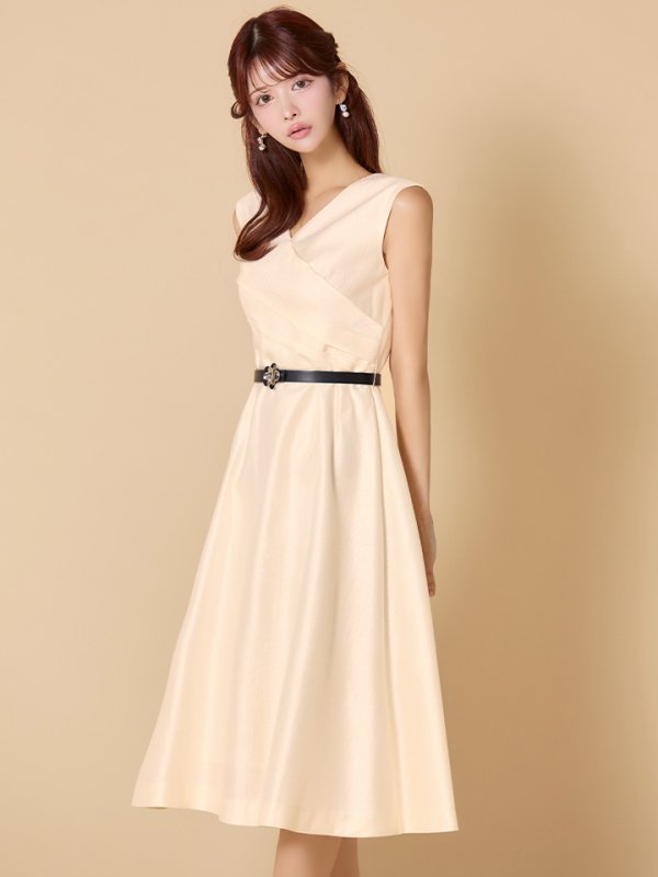 アイボリー モデル:まりん 身長:164cm 着用サイズ:7号(Sサイズ)