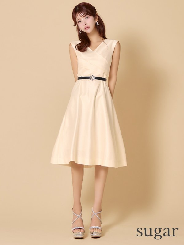 アイボリー モデル:まりん 身長:164cm 着用サイズ:7号(Sサイズ)