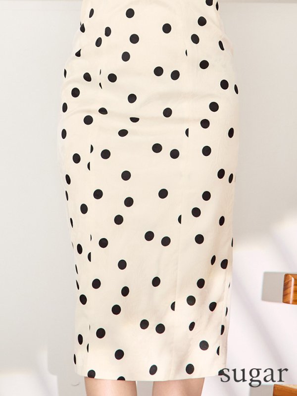 ホワイト モデル：ゆめ　身長：160cm　着用サイズ：7号(Sサイズ)