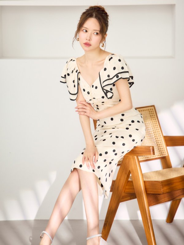 ホワイト モデル：ゆめ　身長：160cm　着用サイズ：7号(Sサイズ)