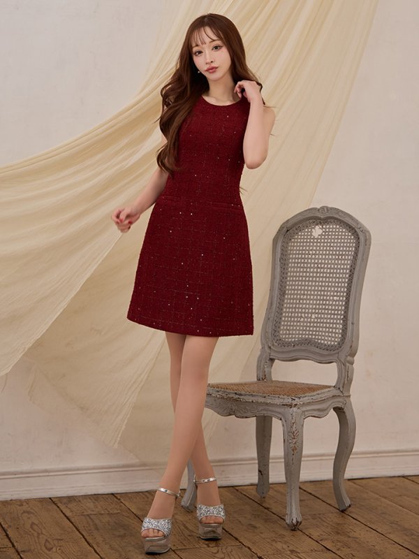 アンゴラレッド　モデル：真優川咲　身長：158cm　着用サイズ：7号(Sサイズ)